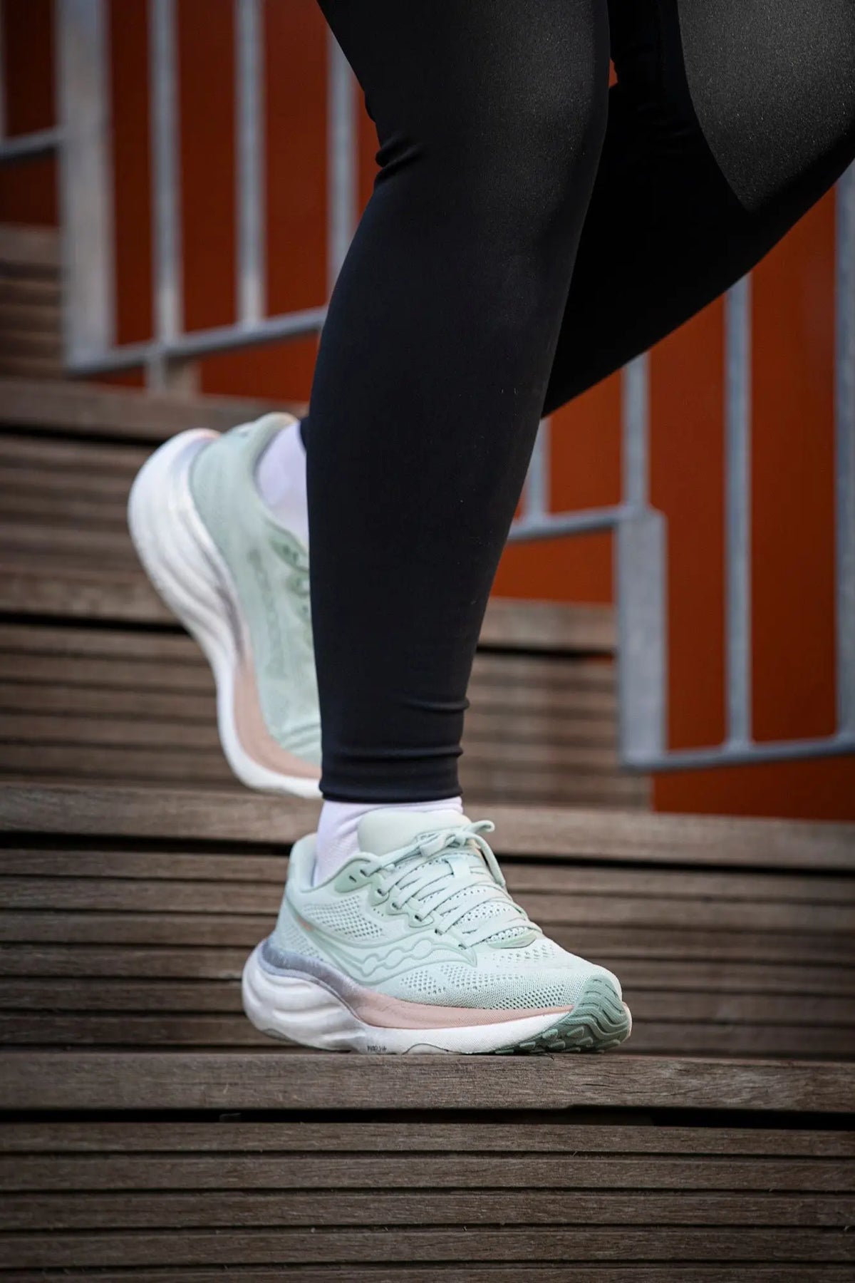 063621_0195021615613_SAUCONY_V26_D1_e67af6ff8c